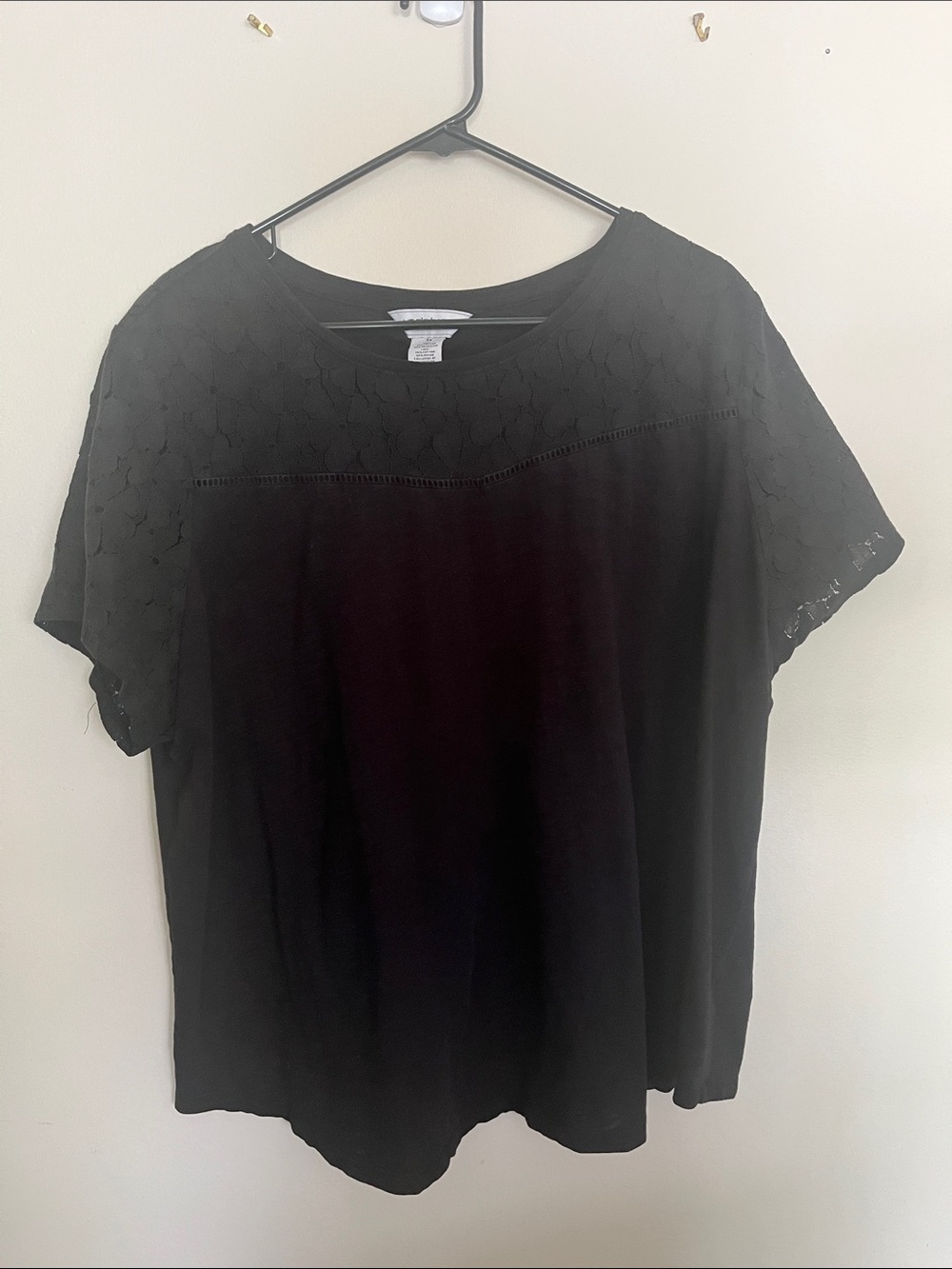 Liz Claiborne Black Short Sleeve Tee with Lace Yoke